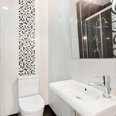 Spacious 1 Bedroom With Balcony * Lisbona