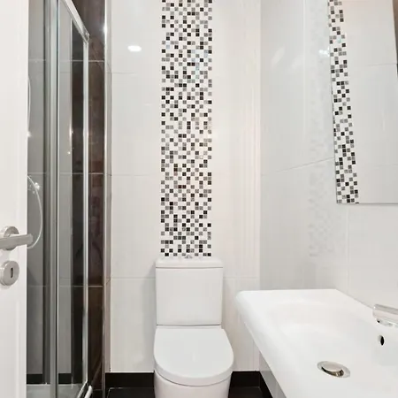 Appartamento Spacious 1 Bedroom With Balcony Lisbona