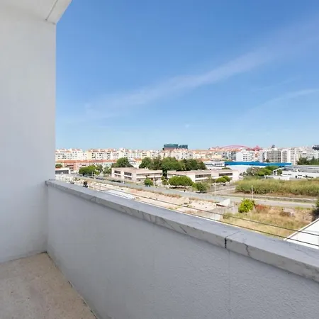 Spacious 1 Bedroom With Balcony Apartment Lisbon