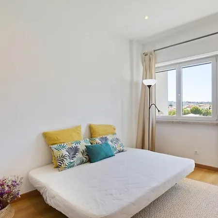Spacious 1 Bedroom With Balcony