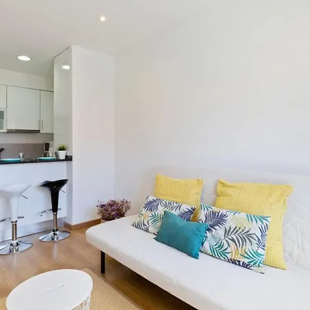 Spacious 1 Bedroom With Balcony